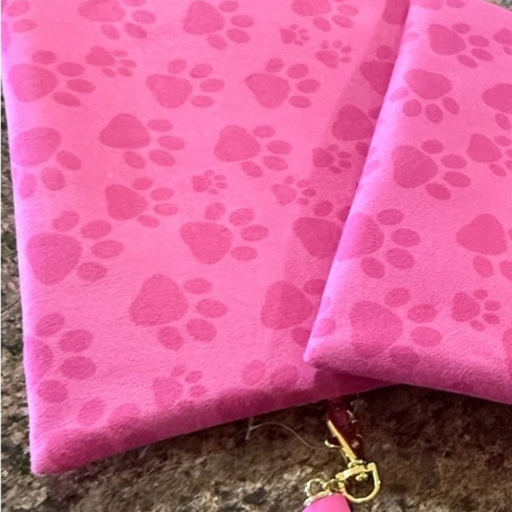 Makeup Junkie Pink Paw Print with Tassel Medium ONLY New HTF - Picture 2 of 3